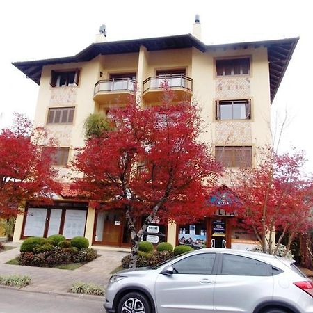 Apartamento Ensolarado No Centro De Gramado Apartman Kültér fotó