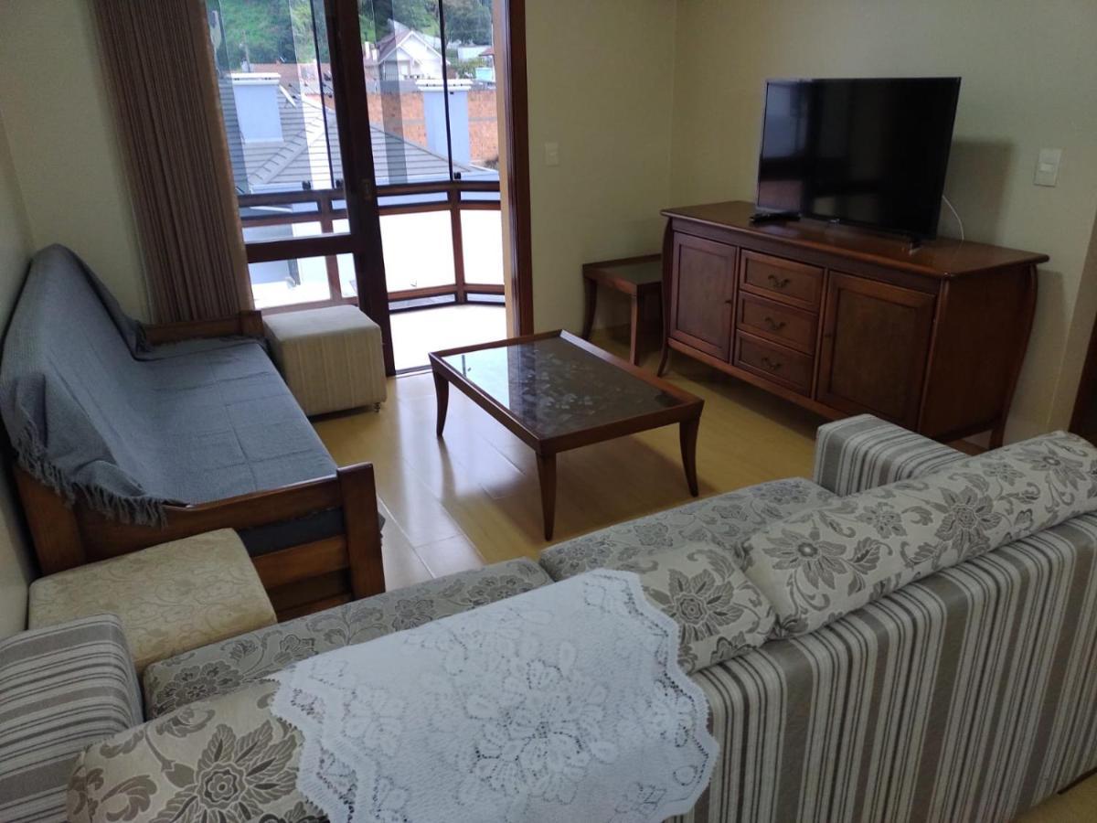 Apartamento Ensolarado No Centro De Gramado Apartman Kültér fotó