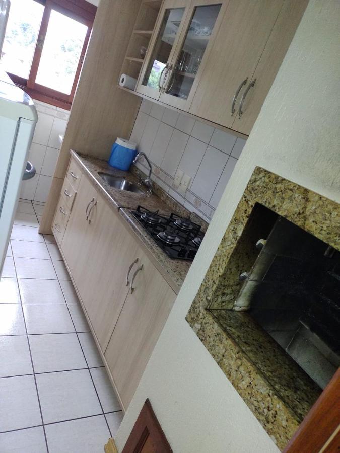 Apartamento Ensolarado No Centro De Gramado Apartman Kültér fotó