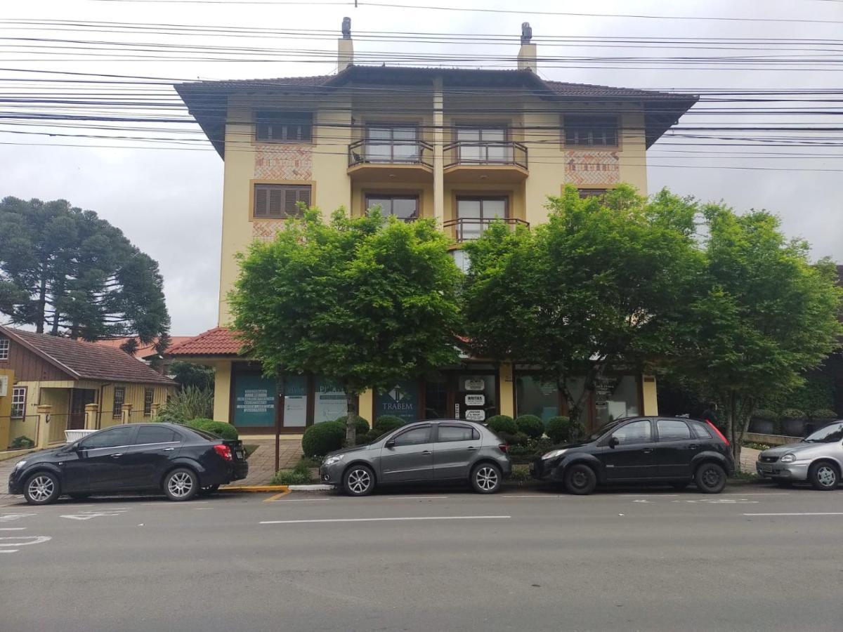 Apartamento Ensolarado No Centro De Gramado Apartman Kültér fotó