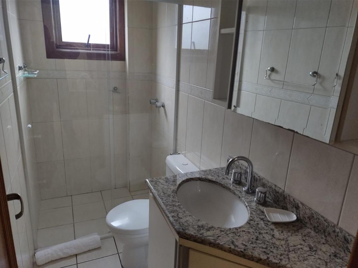 Apartamento Ensolarado No Centro De Gramado Apartman Kültér fotó