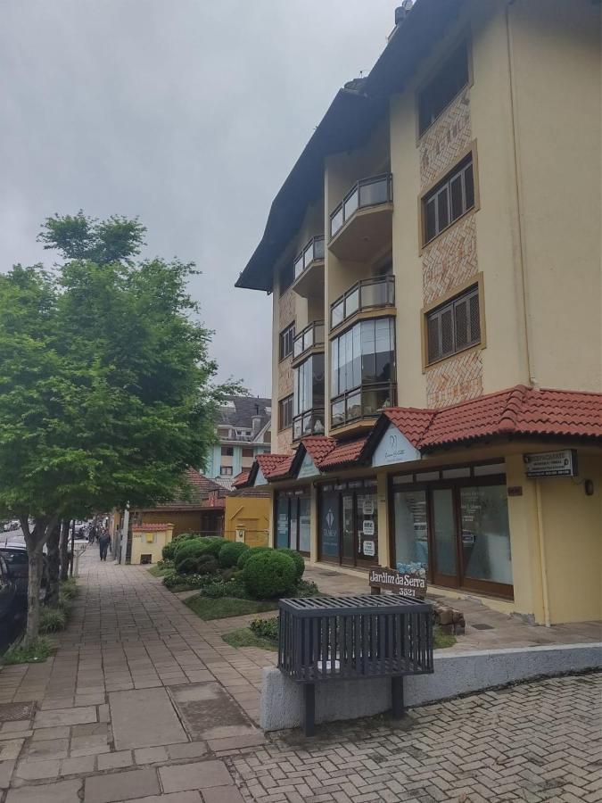 Apartamento Ensolarado No Centro De Gramado Apartman Kültér fotó